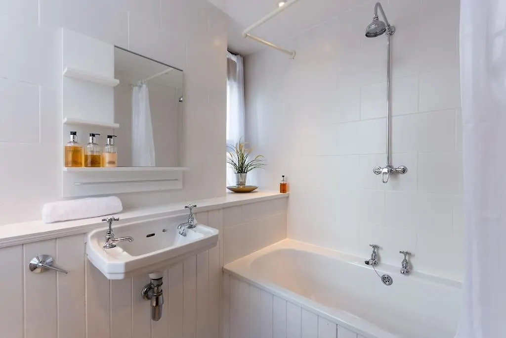 The Converted Stables - A Characterful Mews House Villa Edinburgh Holiday home