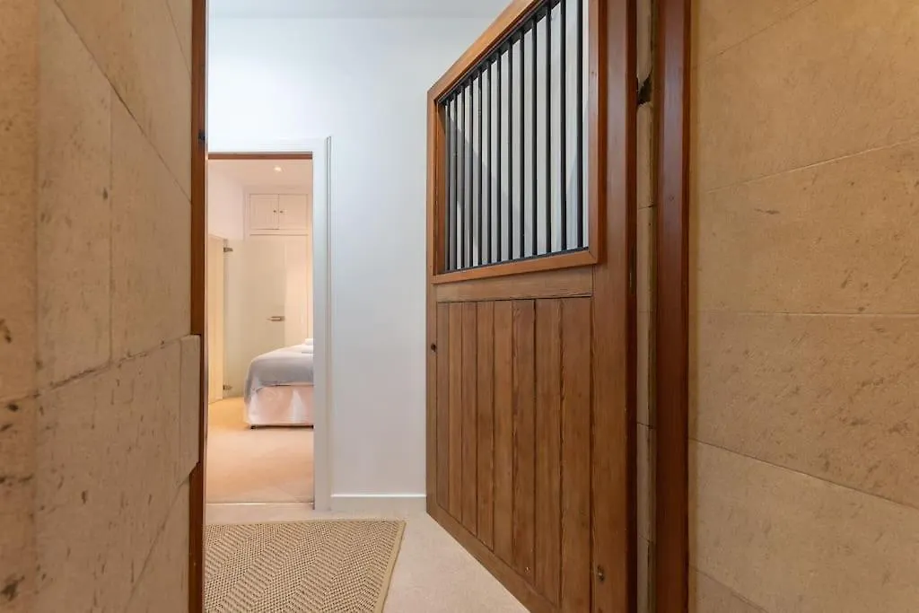 The Converted Stables - A Characterful Mews House Villa Edinburgh