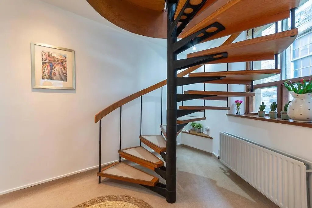 The Converted Stables - A Characterful Mews House Villa Edinburgh 0*,  United Kingdom