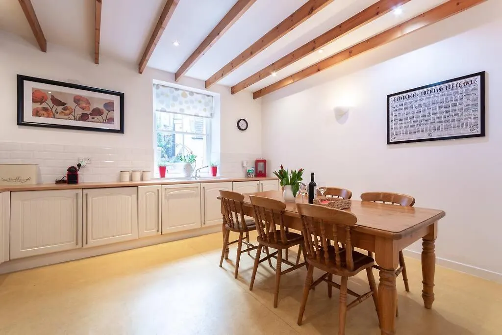 The Converted Stables - A Characterful Mews House Villa Edinburgh Holiday home
