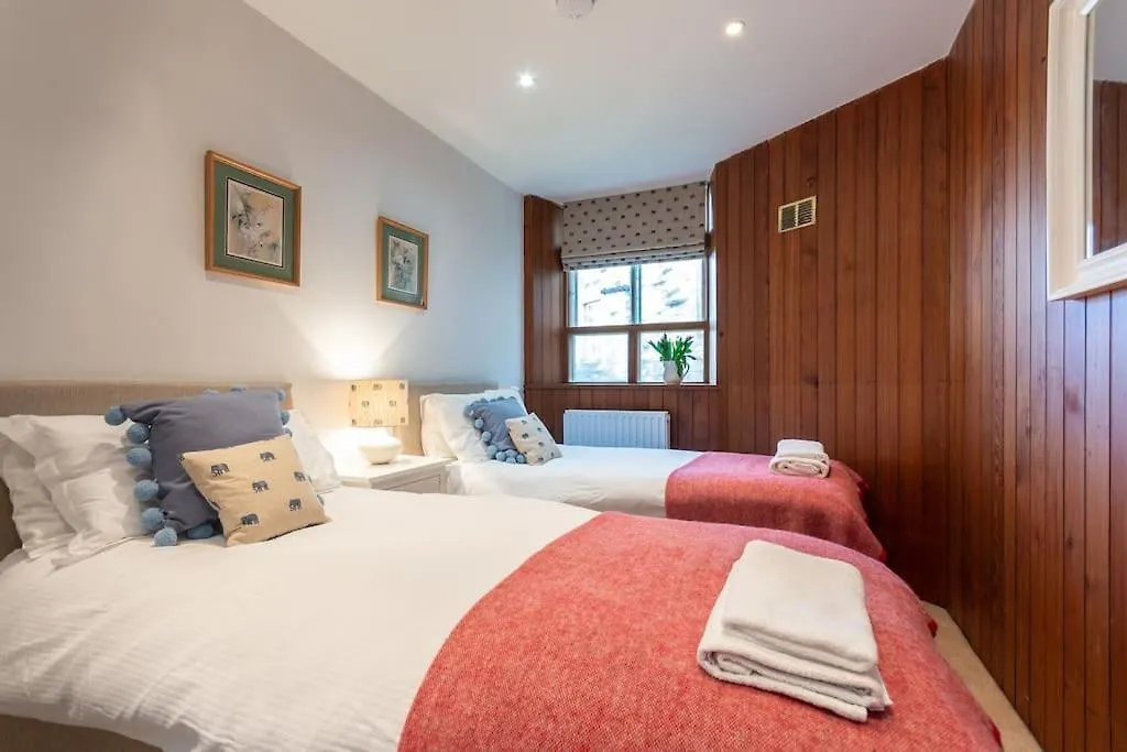 Holiday home The Converted Stables - A Characterful Mews House Villa Edinburgh United Kingdom