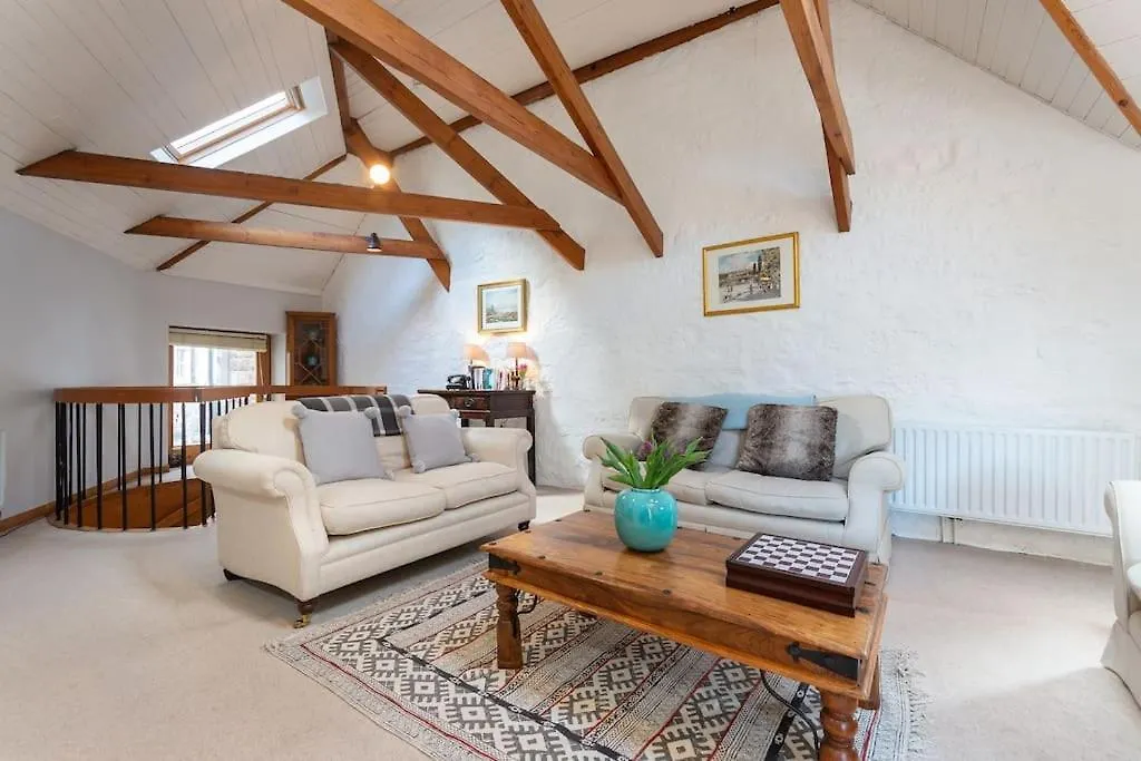 The Converted Stables - A Characterful Mews House Villa Edinburgh 0*,