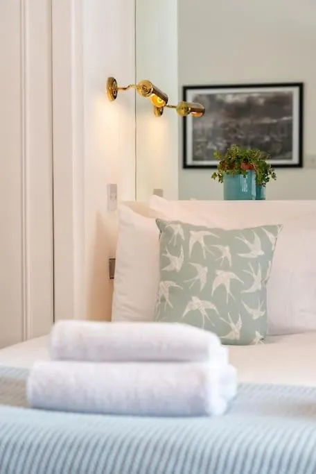 The Converted Stables - A Characterful Mews House Villa Edinburgh 0*,